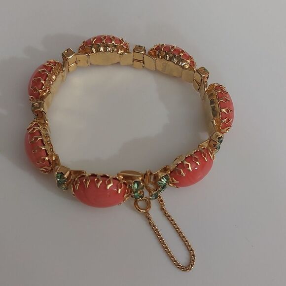 Hattie Carnegie Marbled Lucite Cabochon and Peridot Green Stones Link Bracelet - Picture 2 of 11